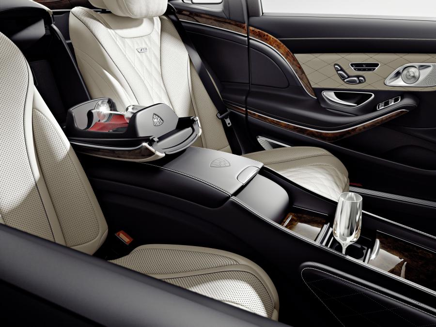 Интерьер Mercedes-Maybach S600 (X222) 2015 года  (WW) (фото 36 из 49)